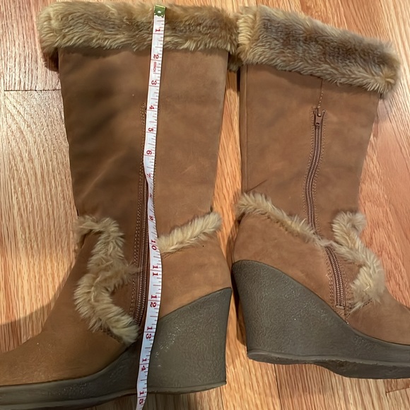 Like NEW RUFFHEWN tan/brownish fuzzy furry brown tall wedge boots sz 6.5 DENMARK - Picture 8 of 15